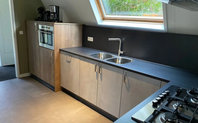 Nice Villa With 4 Bathrooms, Near Vrachelse Heide