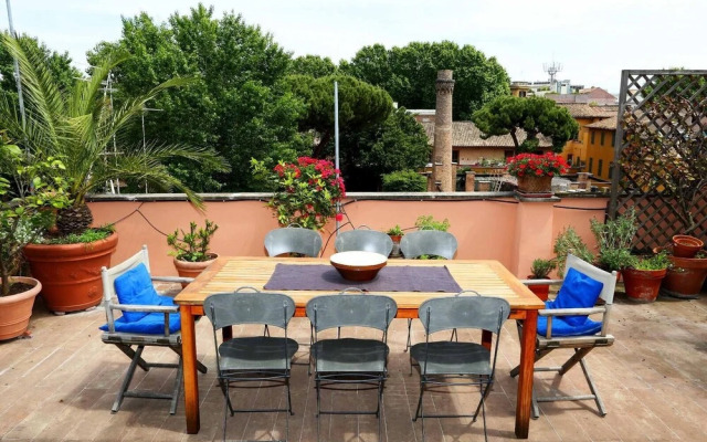 Trastevere Split Level Apartment with Terrace