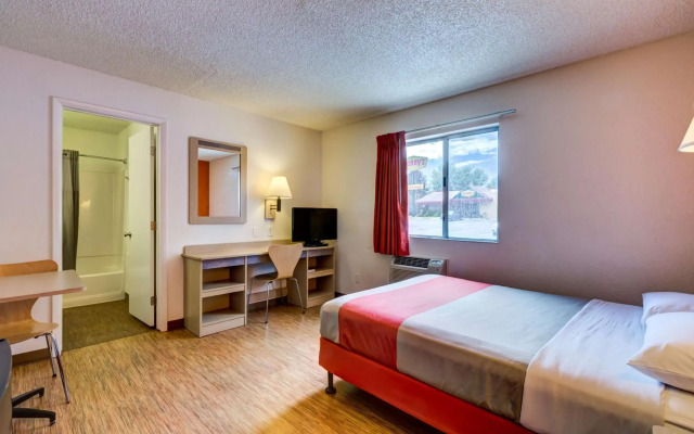 Motel 6 Wheat Ridge, CO - West - Denver North