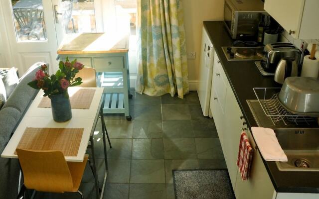 Moseley - House - Sleeps 4 - Parking - Garden