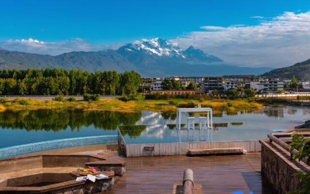 EARTHGAZE•STARSPANNG: 180-Degree Snow Mountain View Homestay (Lijiang Ancient Town Branch)
