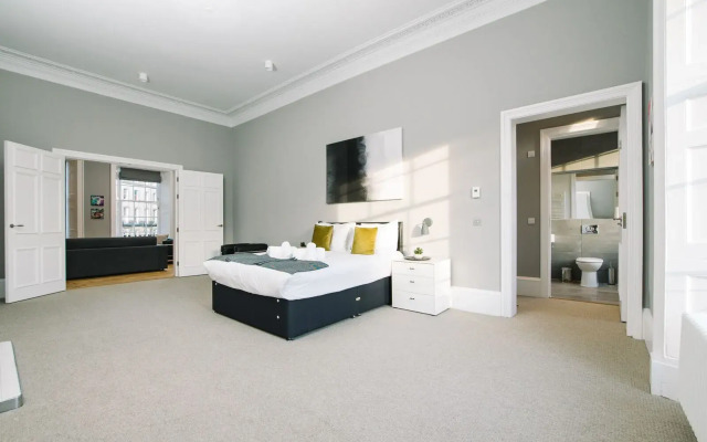 BNBbuddy Apartments - Huge 5* Georgian Apartment - Great Location