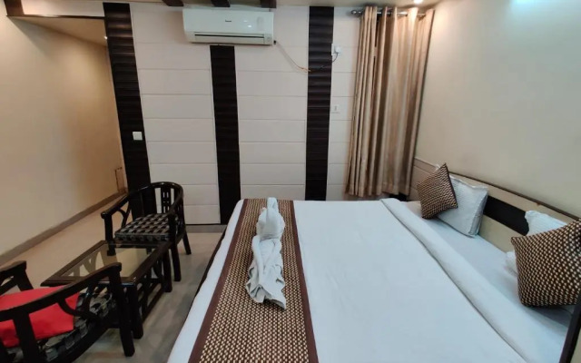 OYO 19453 Hotel Holy Basil