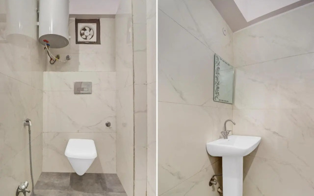 Oyo Flagship 92975 Hotel Small Town