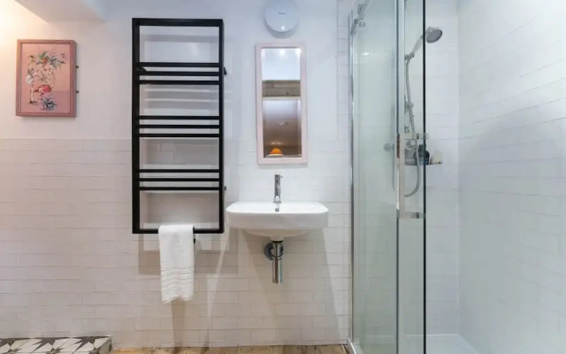 Host Stay The Beams at Frederick Gardens