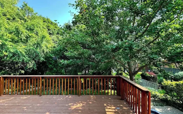 The Cozy Crescent Comforts Stay