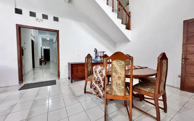 Santalum Hotel