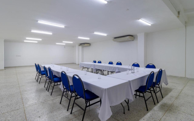 Hotel Axis Inn by Geh Suites