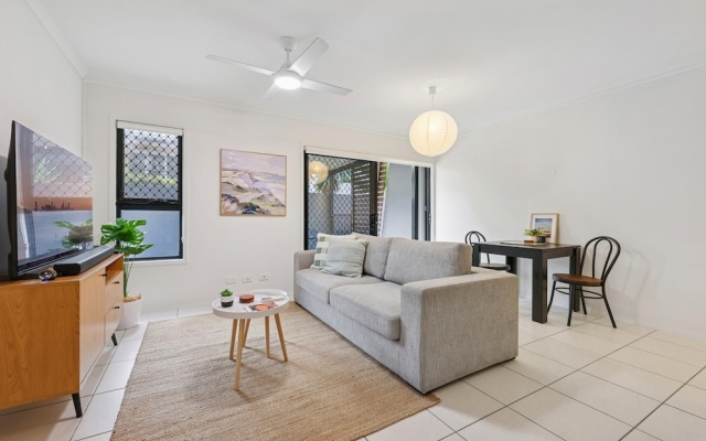 Beachside Apartment With Secure Parking