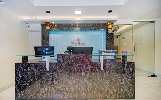 Holiday Inn by Oyo Rooms