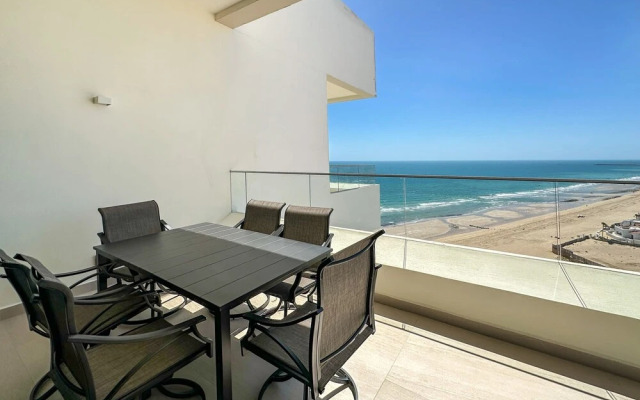 Sandy Beach 2BR Beachfront Getaway