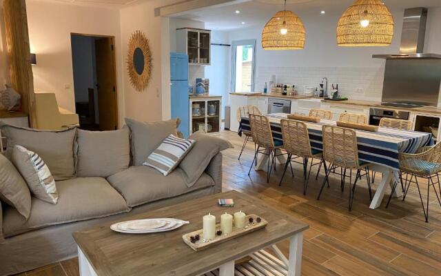 Villa de charme avec piscine à 500m des plages