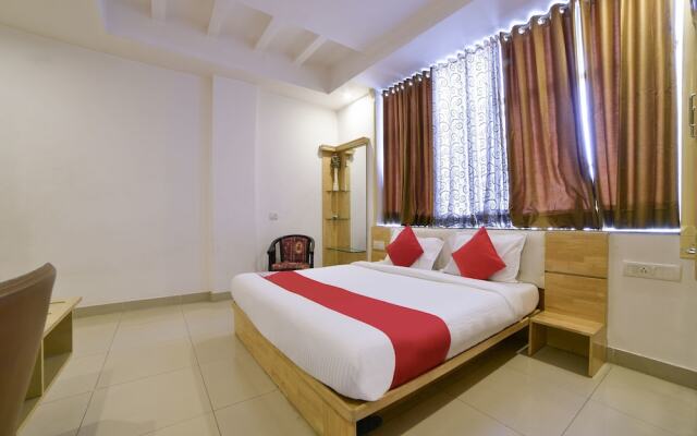 OYO 16894 Aditya Residency