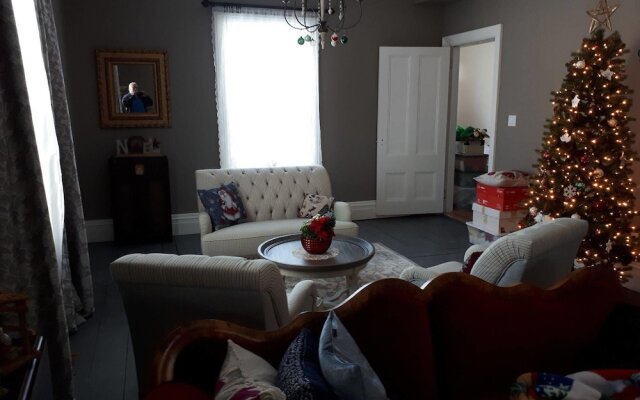 Maplehurst Manor B&B