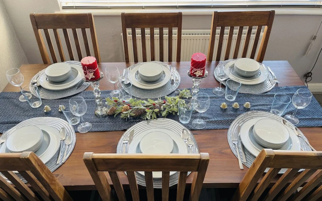 Beautiful 4-bed House in Birmingham Airport NEC