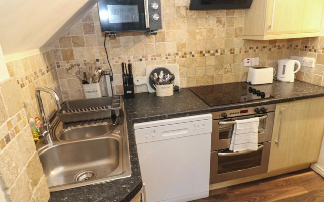 5 Lyonesse Apartments