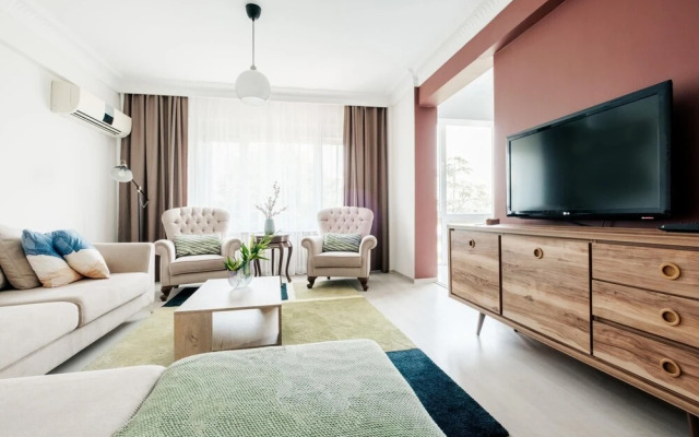 Sea View Flat w Balcony 5 min to Dolmabahce Palace