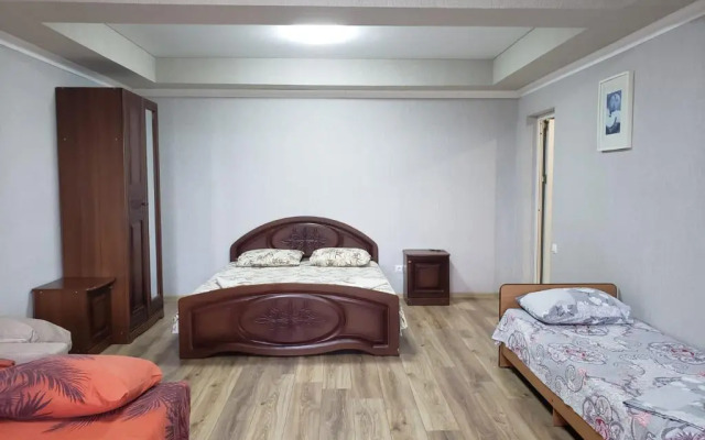 У Розы (Гагра)