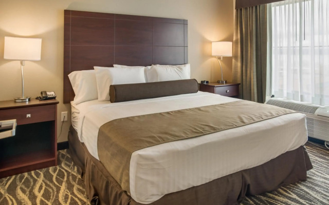 Cobblestone Inn & Suites at UW Stout Downtown Menomonie