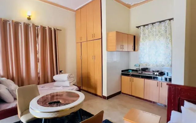 golden hotel and apartments