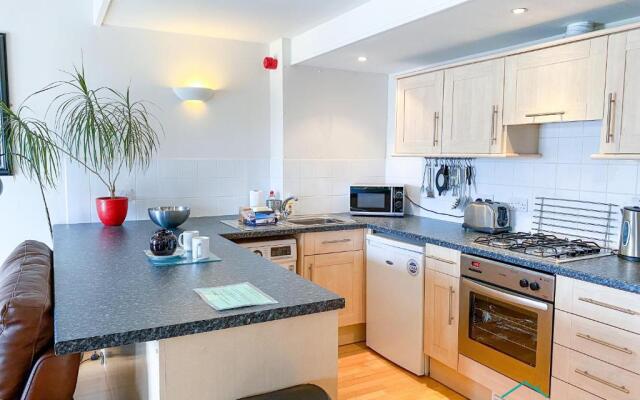 Vanguard House, Milford Marina