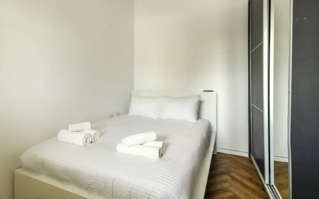 Beachside Charm on Ben Yehuda 2BR Apt