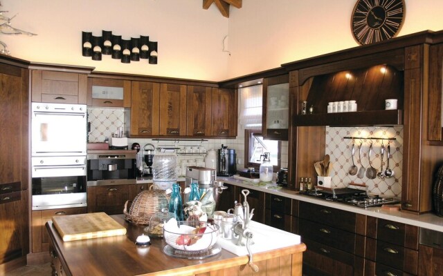 Nice Home in Skaloma Nafpaktos With Wifi and 4 Bedrooms
