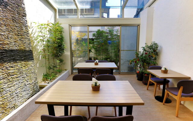 Station 100m B&B