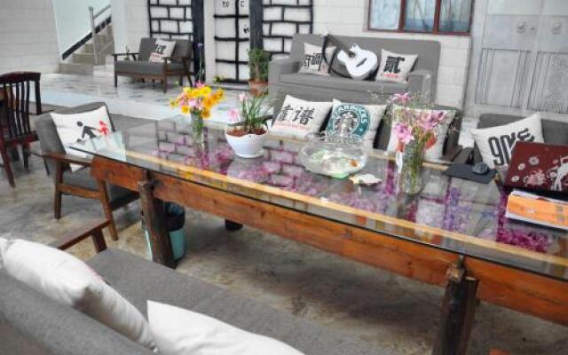 Blooming Azaareas International Youth Hostel