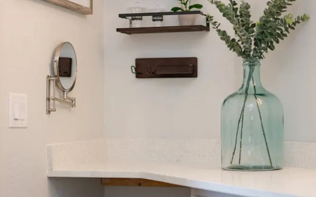 Condo w/ Prime View of Lake, Pool & Fireworks!