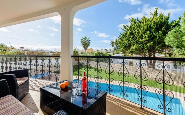 Villa Protea - 5 bedroom, beach, air-con, wifi