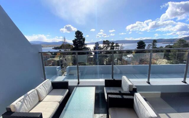 Summit 9 - Modern and stylish newly renovated apartment