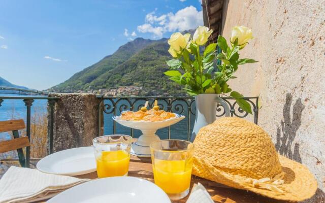 Deriva Apartment on Careno's Beach by Rent all Como