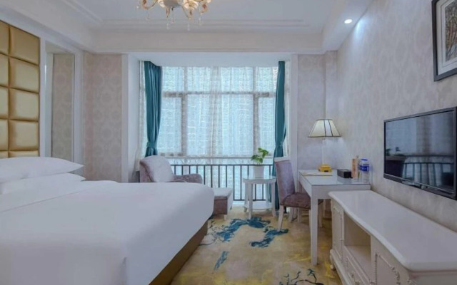 Vienna Hotel (Liuyang River Bridge Pedestrian Street)