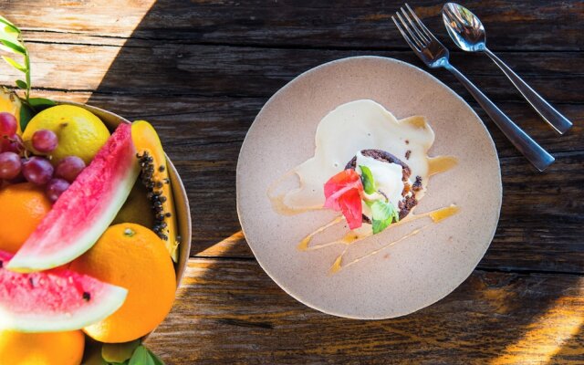 Sindabezi Island Camp