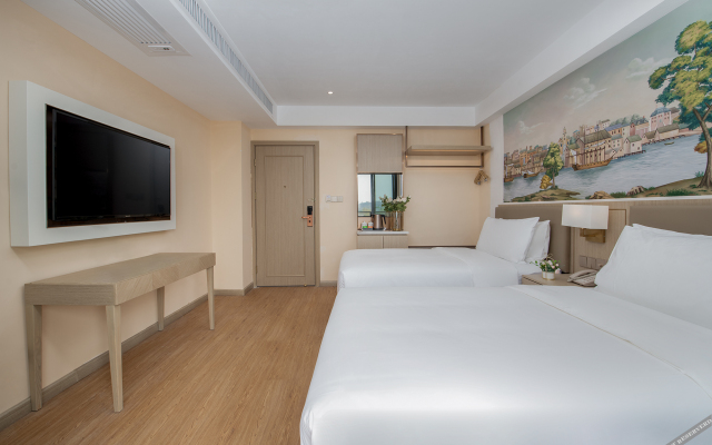 Vienna Hotel (Beihai Weizhou Island Lanqiao seaview shop)