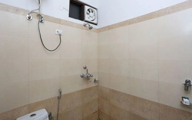 OYO 8240 Maan Residency