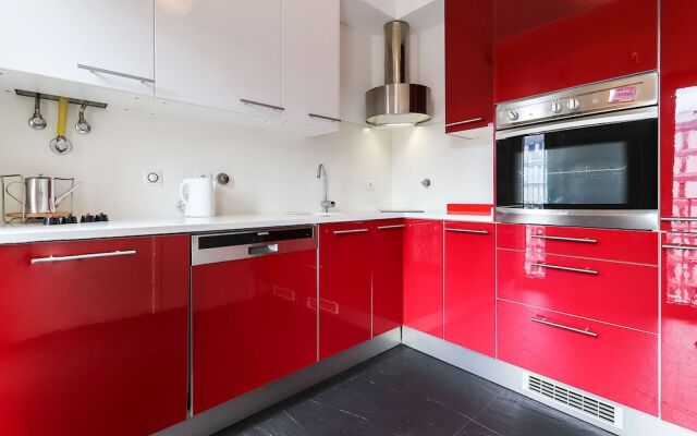 Modern & Bright Avenidas Novas II by Homing