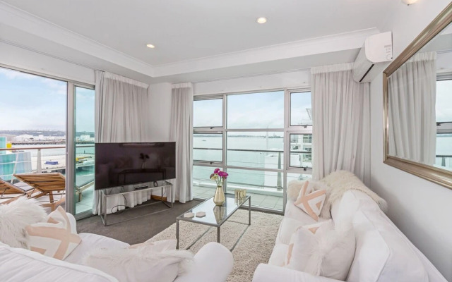 Panoramic Views - 2 Bedroom Sub-Penthouse