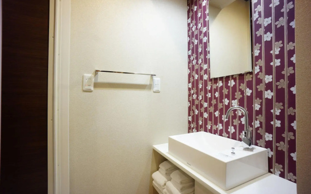 Rona Hotel