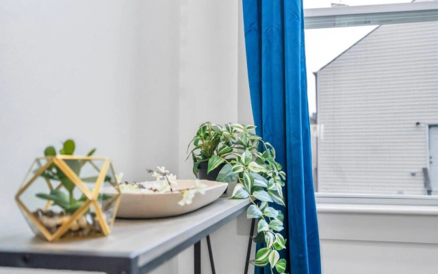 Maison Bleue Luxe Nola Living