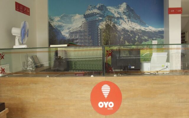 OYO 13168 Primrose Regency