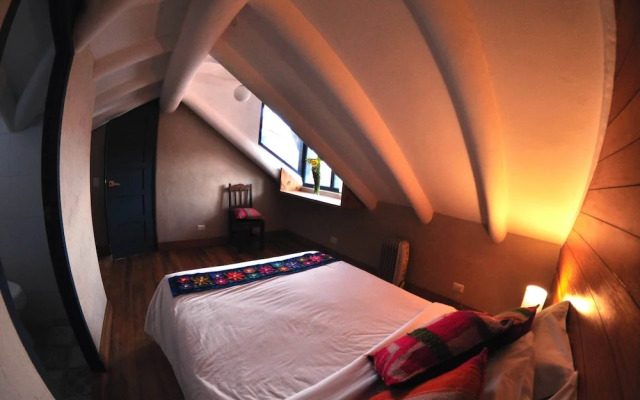 Nao Victoria Hostel