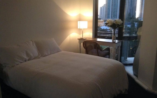 Surfers Plaza Resort – Guest Rooms – Gold Coast