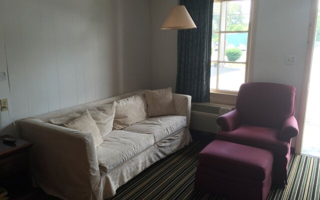 Scottish Inn & Suites