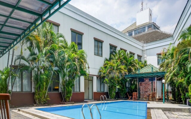 Townhouse OAK Hotel Grand Cikarang