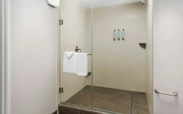 Holiday Inn Hotel Woodland Hills (Warner Ctr)