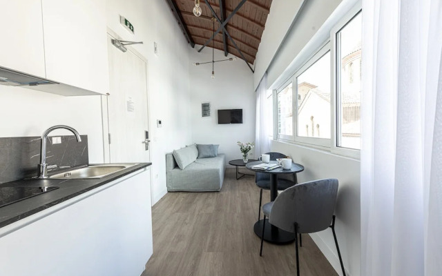 Phaedrus Living Modern Kriel Suites 301