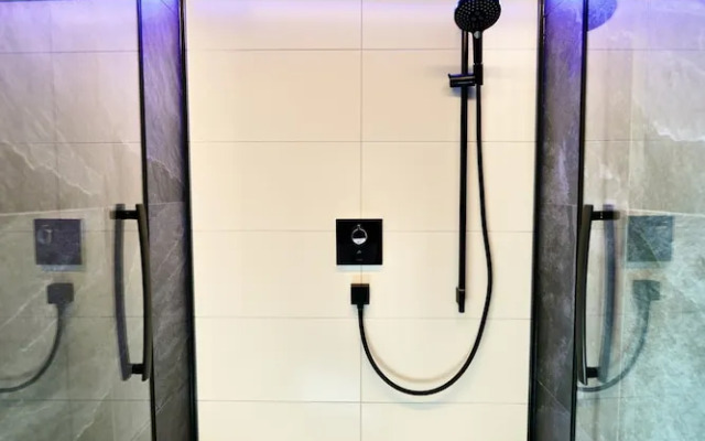 Lakeside Penthouse 16 by we rent