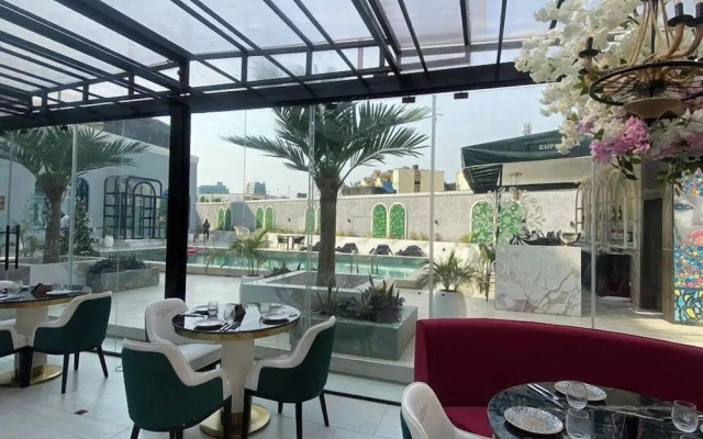 The Breeze Apartment